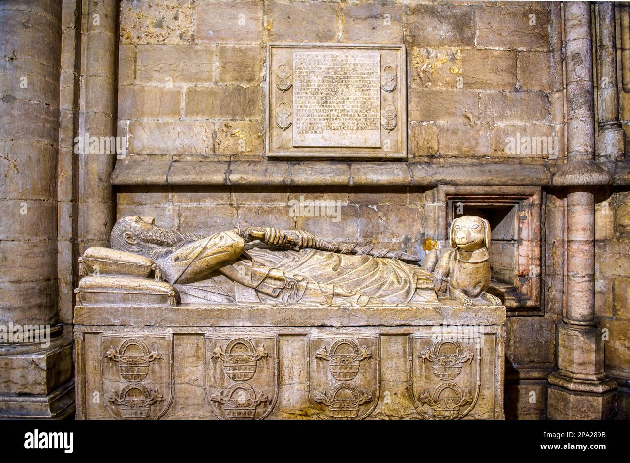 Tombe gothique du chevalier Lopo Fernandes Pacheco, 7th seigneur de Ferreira de Aves. Banque D'Images