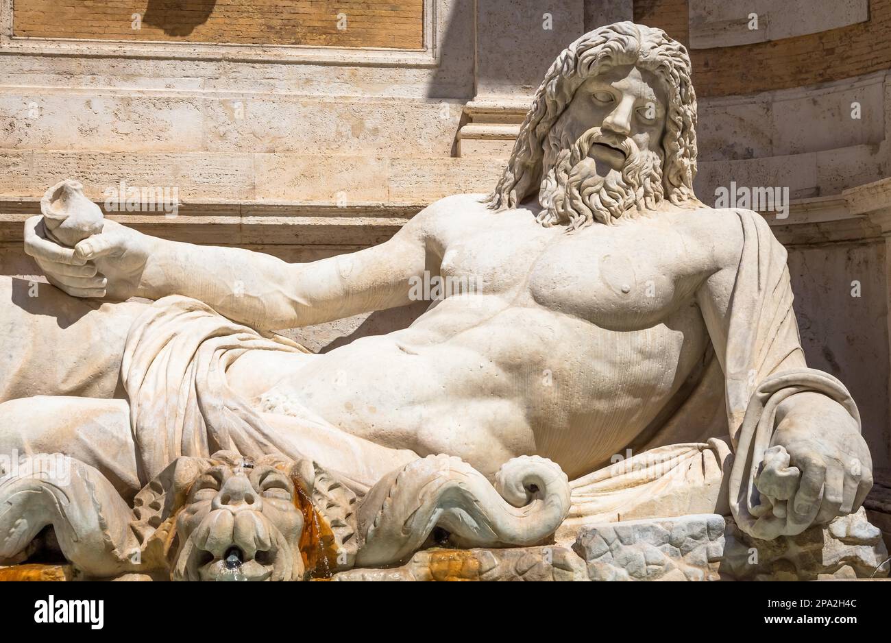 ROME, ITALIE - VERS AOÛT 2020 : célèbre sculpture grecque de Dieu de l'océan, nommée Marforio. Mythologie classique dans l'art Banque D'Images