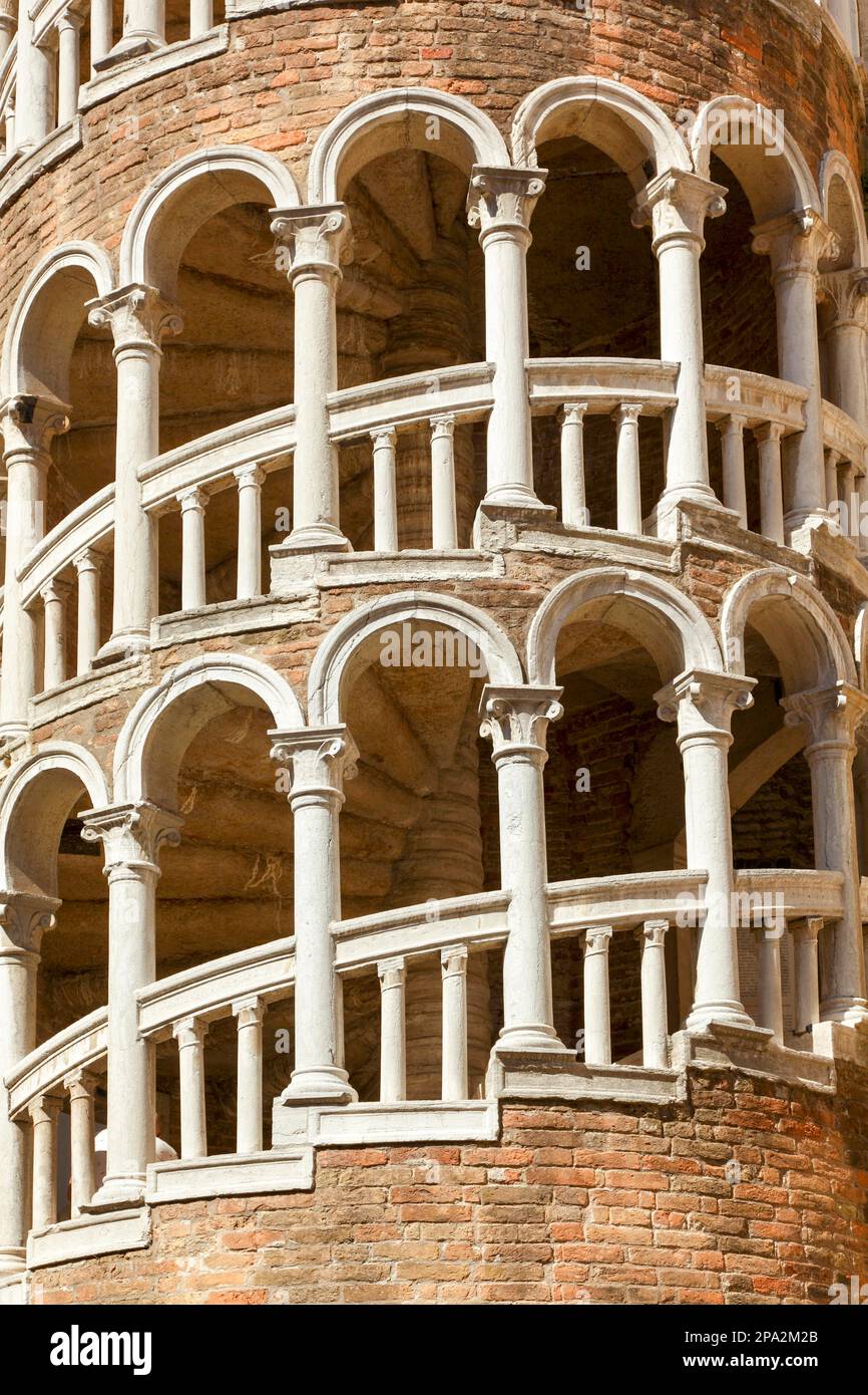 Escalier à Palazzo Contarini del Bovolo, Venise, Italie Banque D'Images