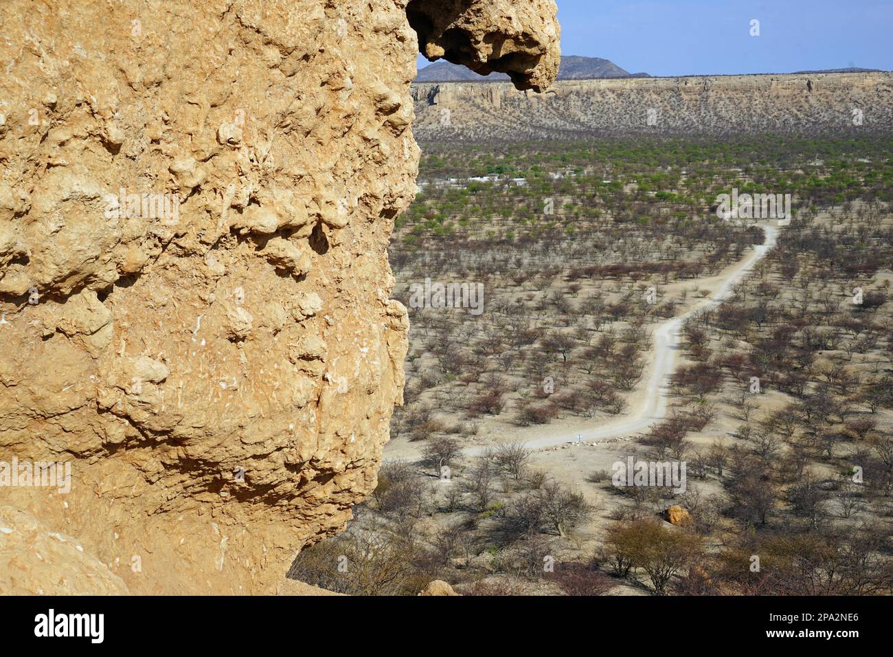 Vue depuis la falaise de Finger jusqu'à la vallée d'Ugab, les terrasses d'Ugab, Republii, Vingerklip, Rock Needle, Namibie Banque D'Images