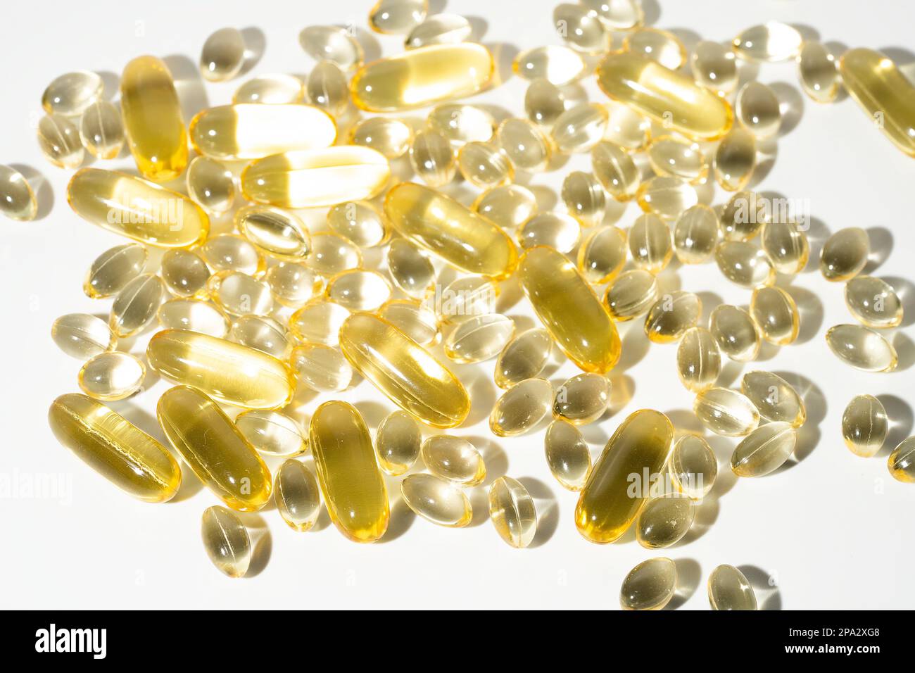 Vitamine D, omega 3, omega 6, huile de complément alimentaire huile de poisson remplie, vitamine A, vitamine E, huile de lin Banque D'Images