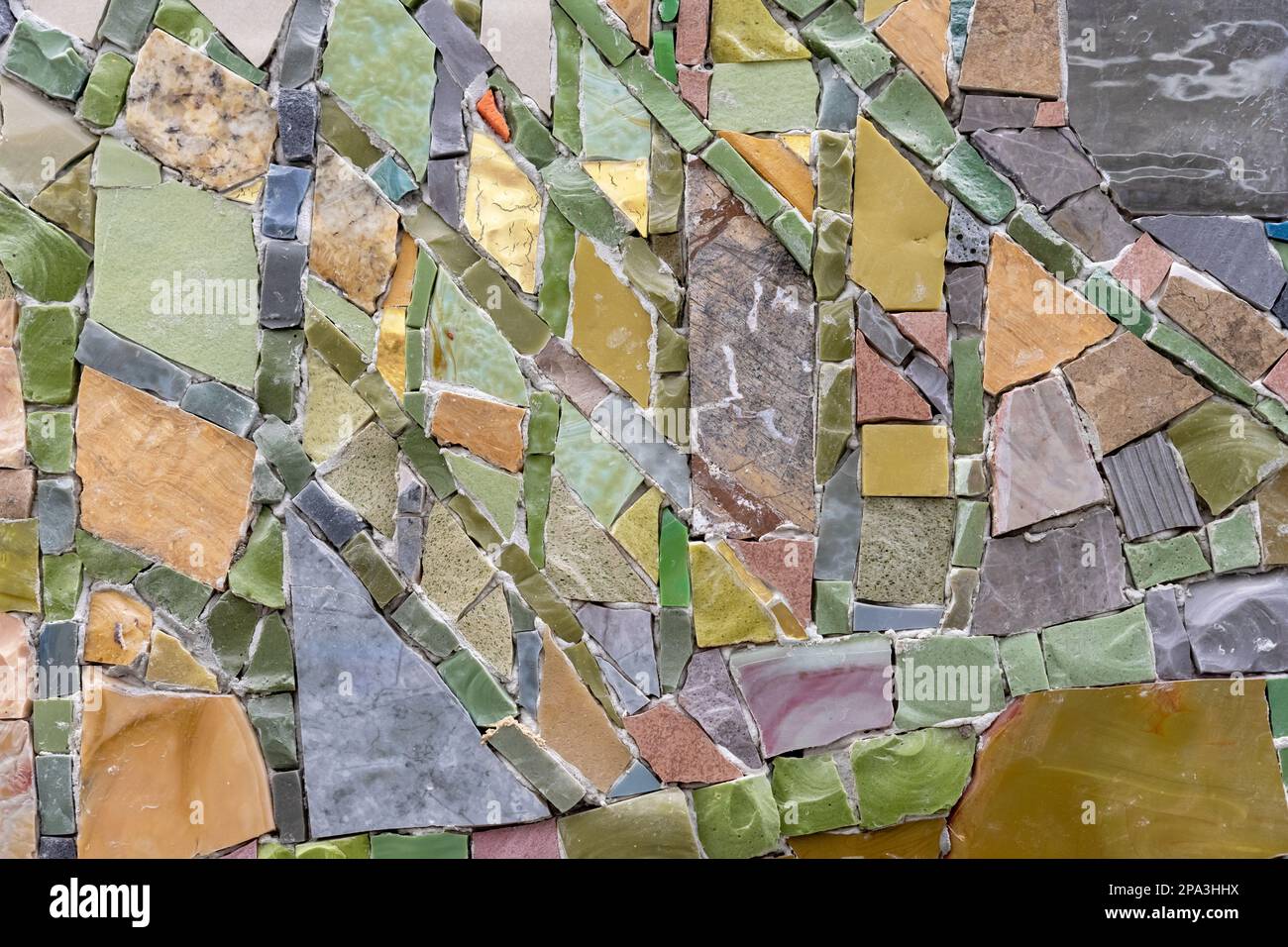 Mosaïque de carreaux de couleur et de pierres naturelles. Arrière-plan en mosaïque céramique. Banque D'Images