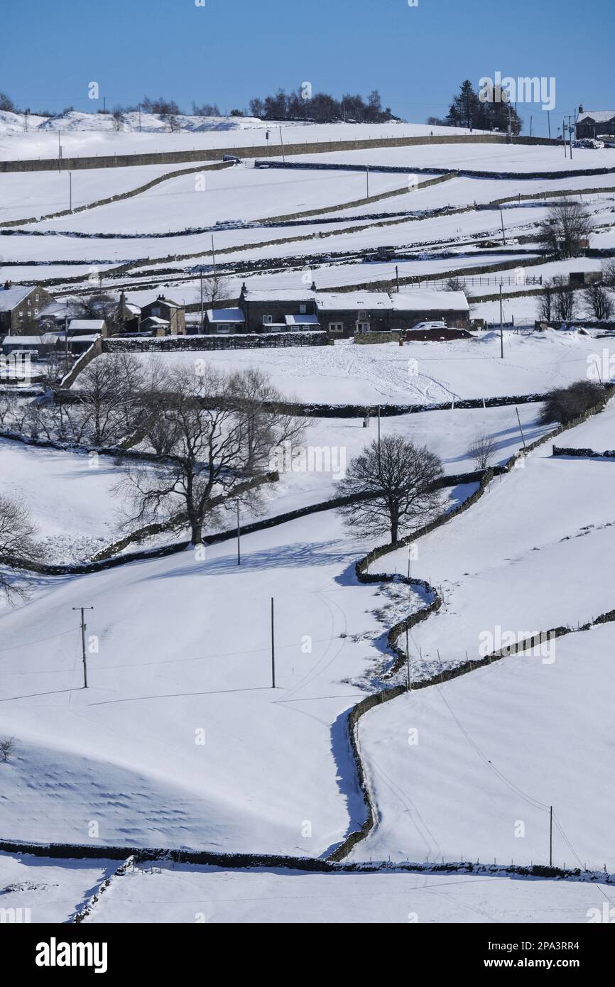 Keighley, West Yorkshire, Royaume-Uni. Météo Royaume-Uni. Scène de neige le long de la vallée de la Worth. Banque D'Images