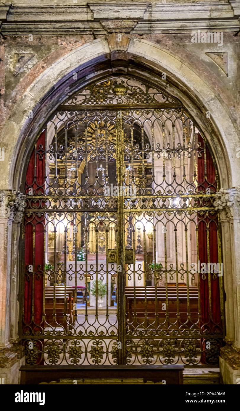 Lisbonne, Portugal, 2023 : Cathédrale Saint Mary Major également connue sous le nom de Cathédrale de Lisbonne. Banque D'Images