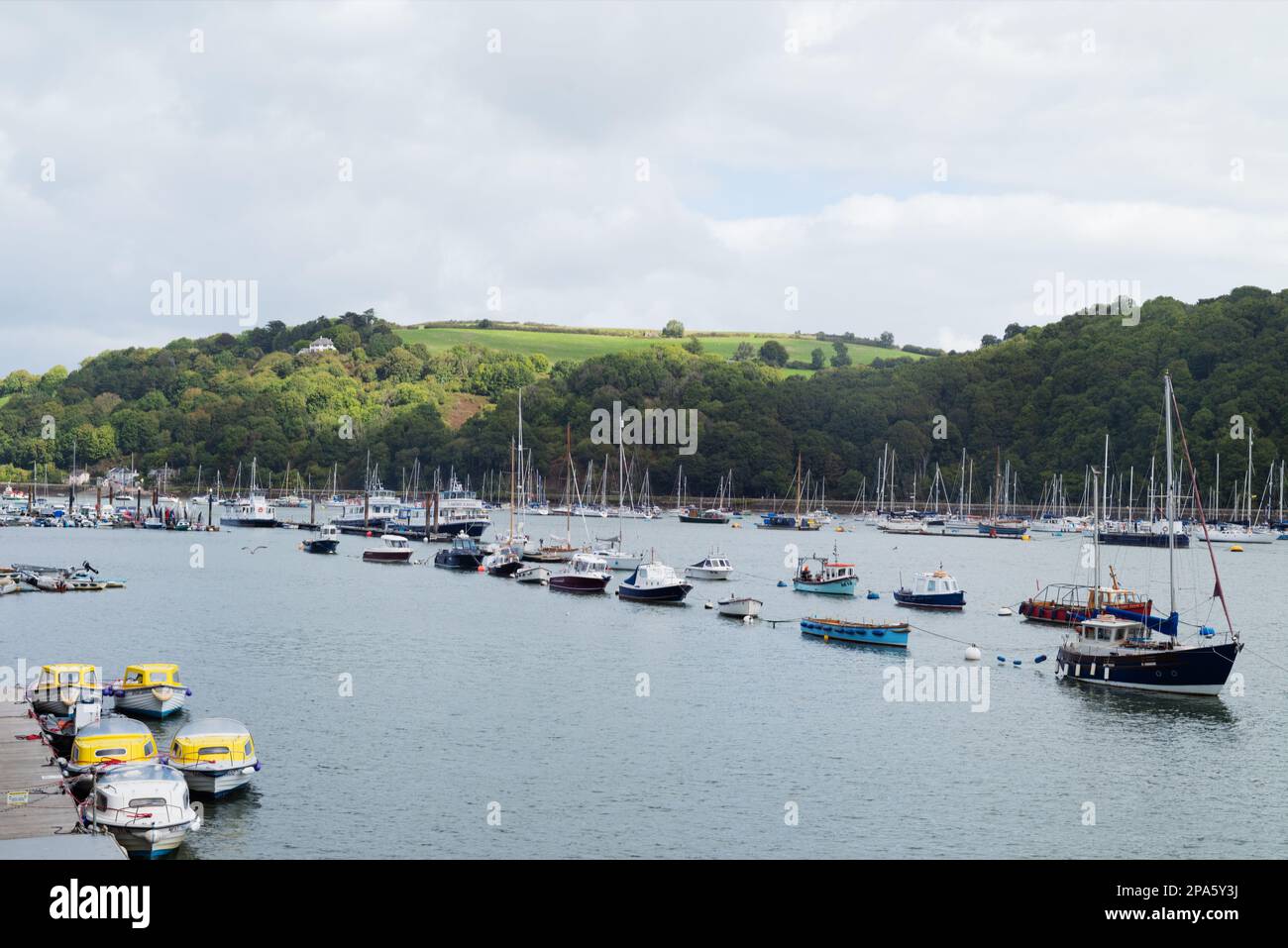 Belles rives de la rivière Dart. Dartmouth, Devon, Royaume-Uni. 26.09.2022 Banque D'Images