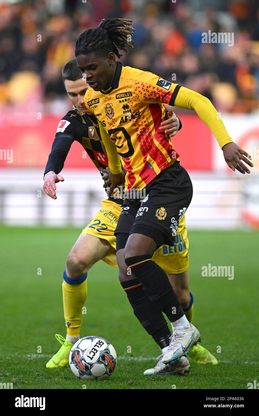 Atta Agyei Enock de Mechelen lutte pour le ballon lors d'un match de football entre KV Mechelen et Sint-Truidense VV, samedi 11 mars 2023 à Mechelen, le 29 e jour de la première division du championnat belge de Jupiler Pro League 2022-2023. BELGA PHOTO LUC CLAESSEN Banque D'Images