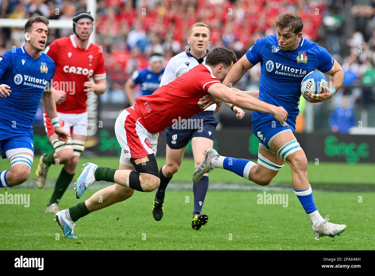 11th mars 2023; Stadio Olimpico, Rome, Italie: Six Nations International Rugby, Italie contre le pays de Galles; Lorenzo Cannone de l'Italie est abordé Banque D'Images