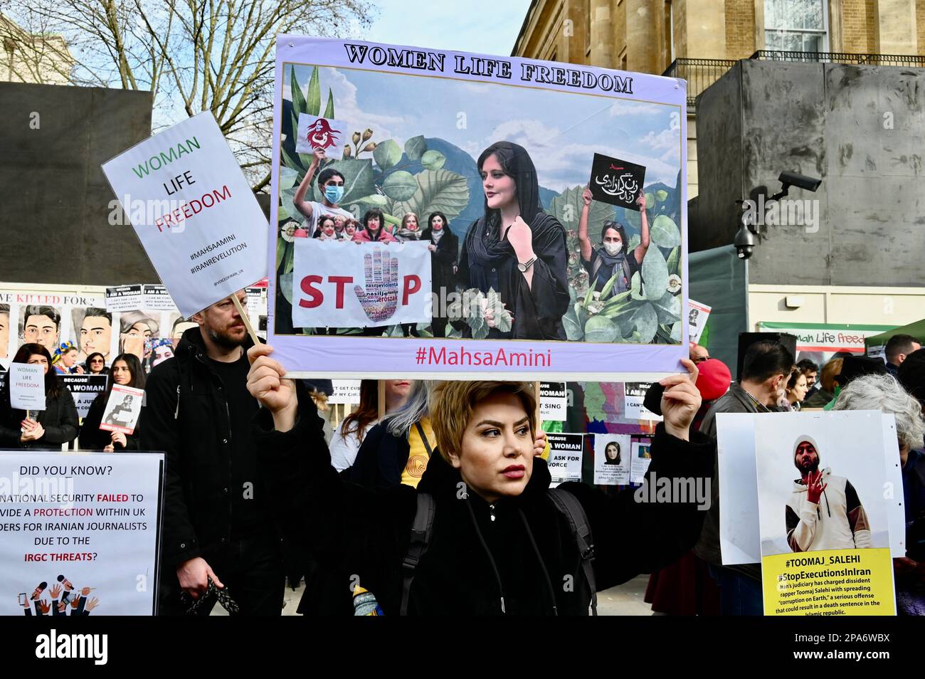 Londres, Royaume-Uni. Des activistes ont manifesté à Whitehall pour appeler à la liberté pour l'Iran à la suite de la mort de Mahsa Amini sous la garde de la police de moralité. Crédit : michael melia/Alay Live News Banque D'Images