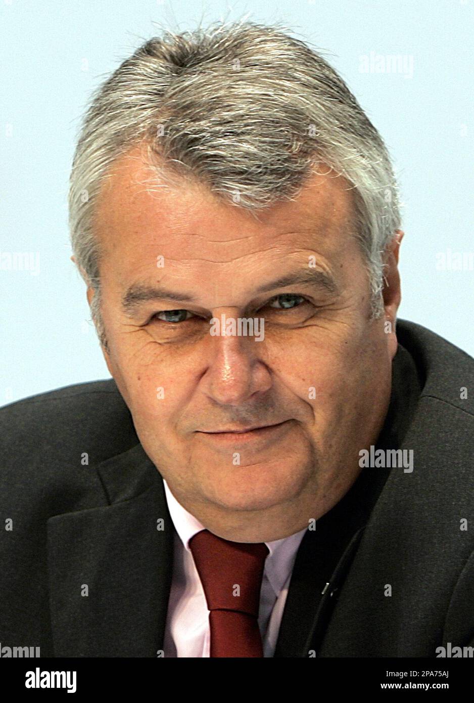 ** ARCHIV ** Der Vorstandsvorsitzende des Energiekonzerns E.ON, Wulf