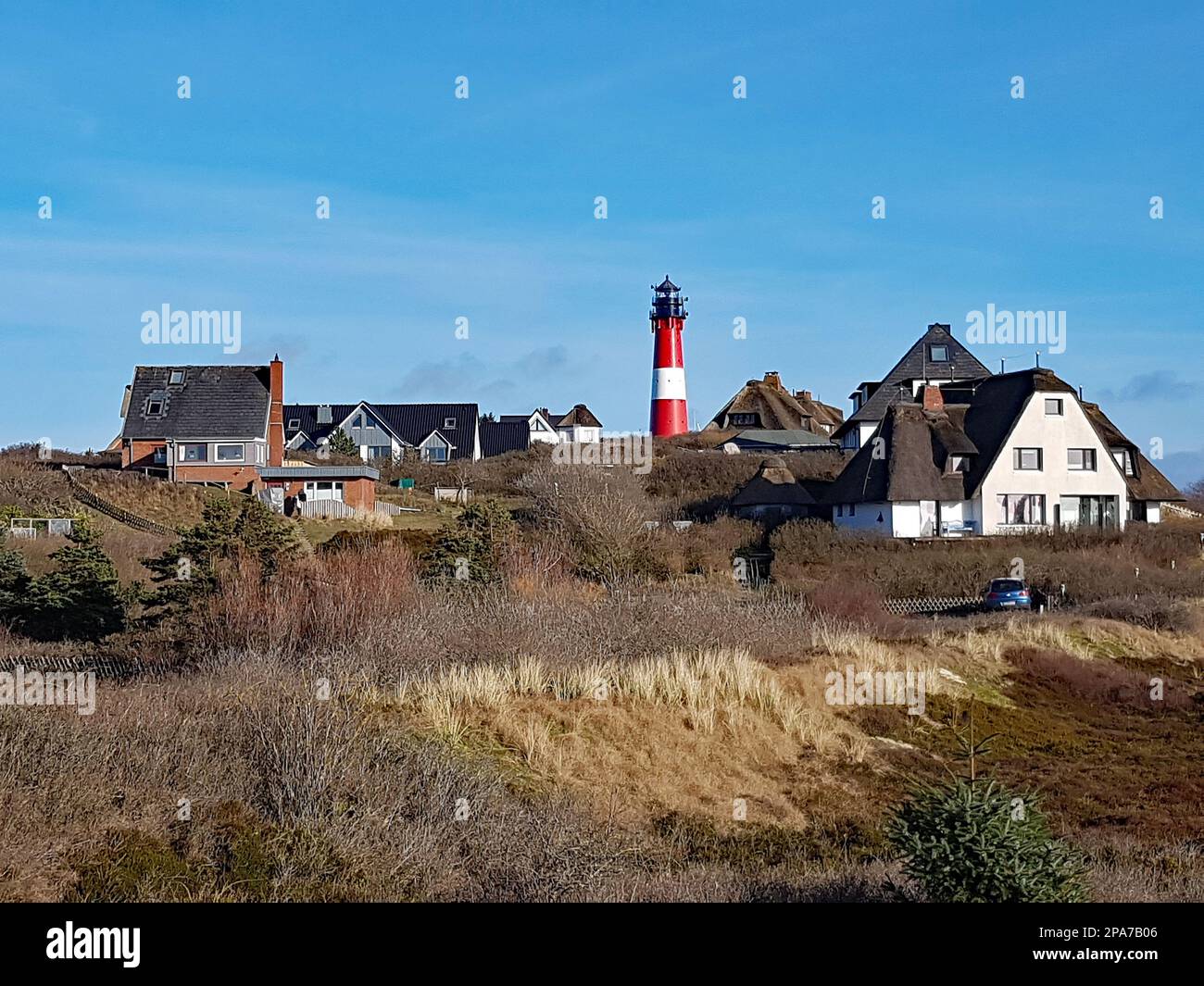 Phare et maisons frisonnes à Hoernum, sur l'île de Sylt, en Allemagne Banque D'Images