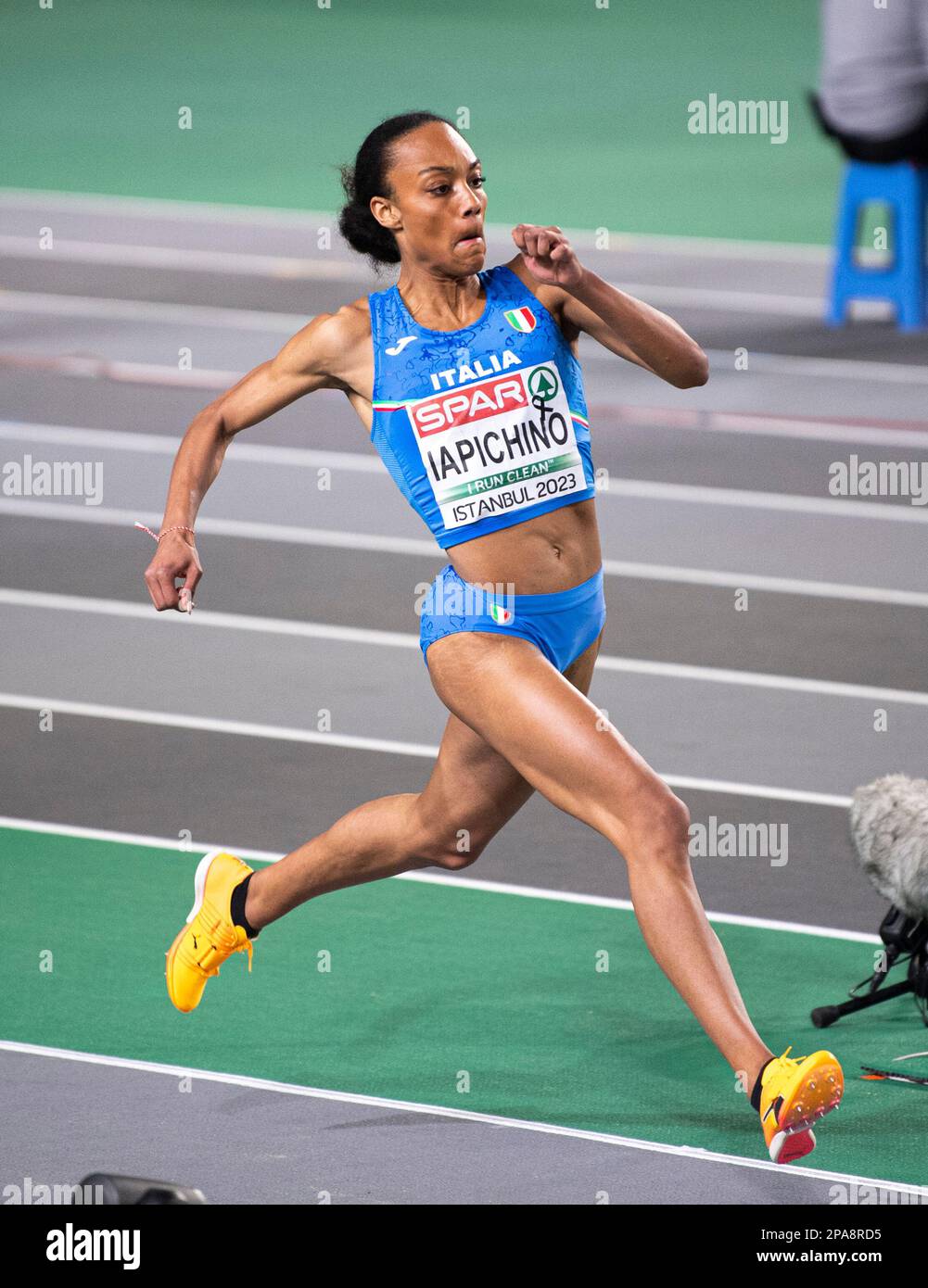 Larissa Iapichino, de l’Italie, participe à la finale de saut en longueur féminin aux Championnats européens d’athlétisme en salle à l’Ataköy Athletics Arena d’Istob Banque D'Images