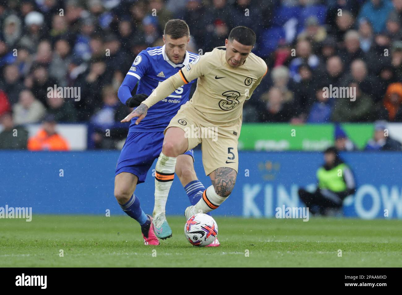 Enzo Fernández de Chelsea pendant la deuxième moitié du match de la Premier League entre Leicester City et Chelsea au King Power Stadium, Leicester, le samedi 11th mars 2023. (Photo : John Cripps | MI News) Credit : MI News & Sport /Alay Live News Banque D'Images