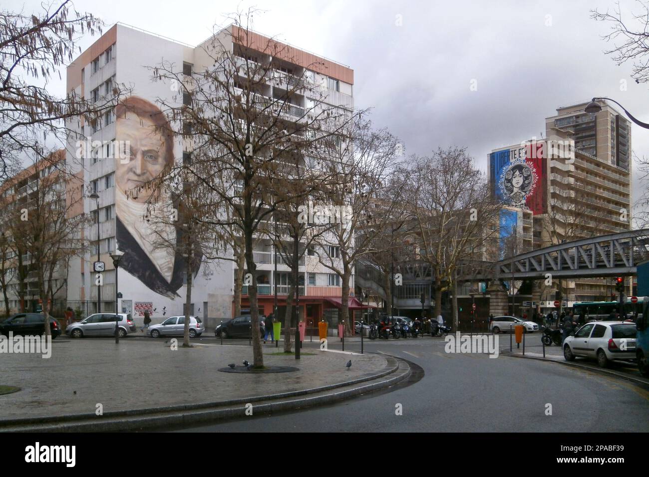 Paris, France - 02 février 2018 : série de trois peintures murales, situées sur la place Pinel et le boulevard Vincent Auriol, près du métro national en 13t Banque D'Images