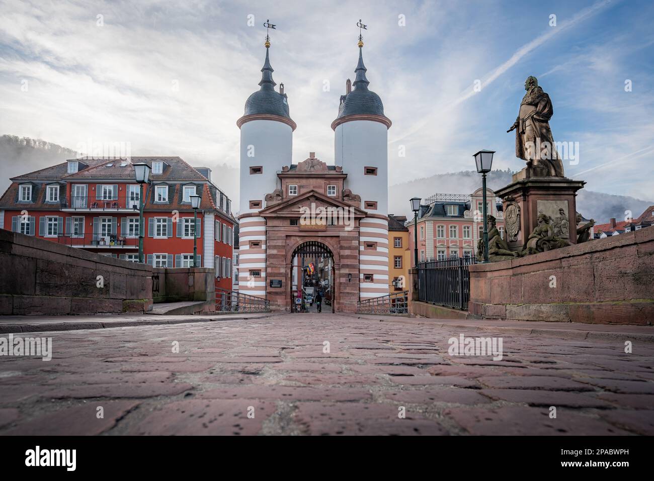 Vieux pont (Alte Brucke) et Bruckentor (porte du pont) - Heidelberg, Allemagne Banque D'Images