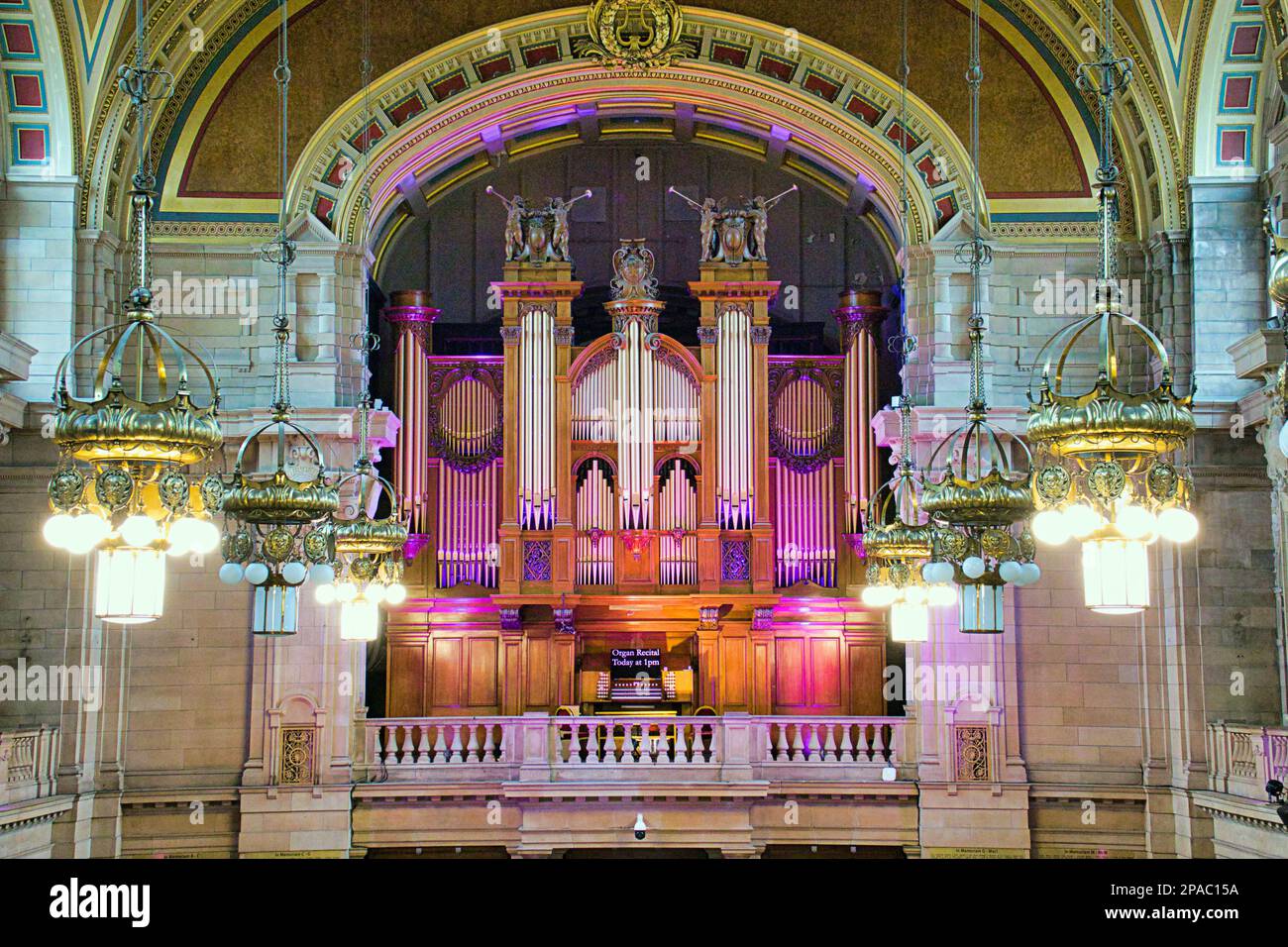 Glasgow, Écosse, Royaume-Uni 11th mars 2023.la galerie d'art et le musée Kelvingrove ont vu une foule importante pour son récital d'orgue du samedi, alors que les habitants se dirigeaient à l'intérieur par temps froid, le magnifique orgue, le Credit Gerard Ferry/Alay Live News Banque D'Images