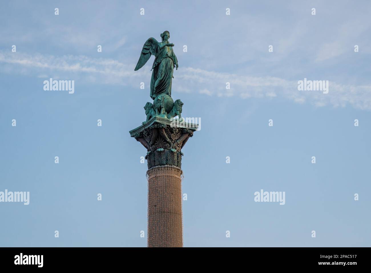 Statue de Concordia au sommet de la colonne Jubilé (Jubilaumssaule) à la place Schlossplatz - Stuttgart, Allemagne Banque D'Images