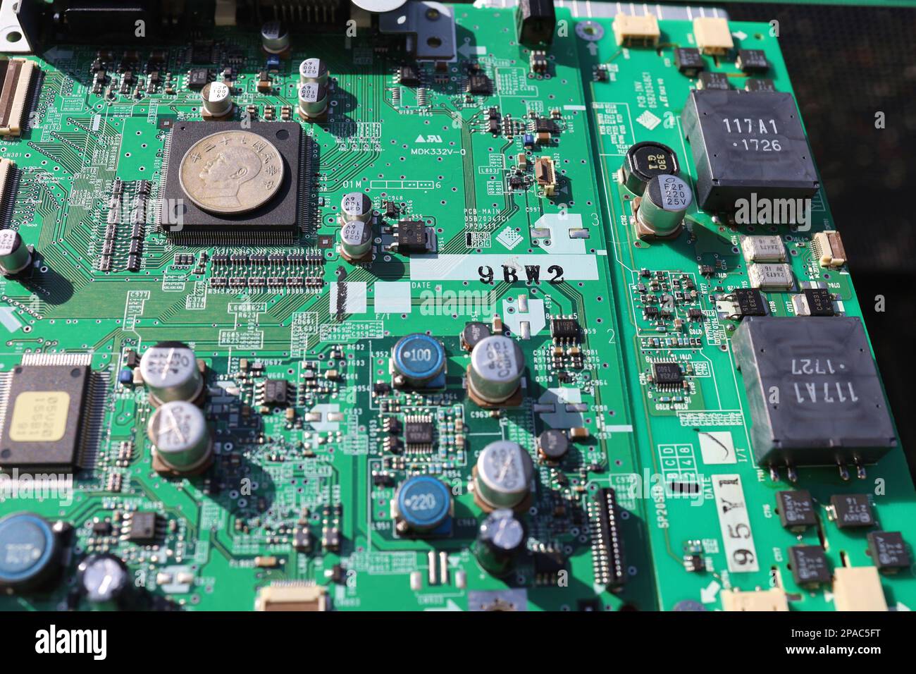 Cartes de circuits imprimés à semi-conducteurs et devises taïwanaises. Banque D'Images