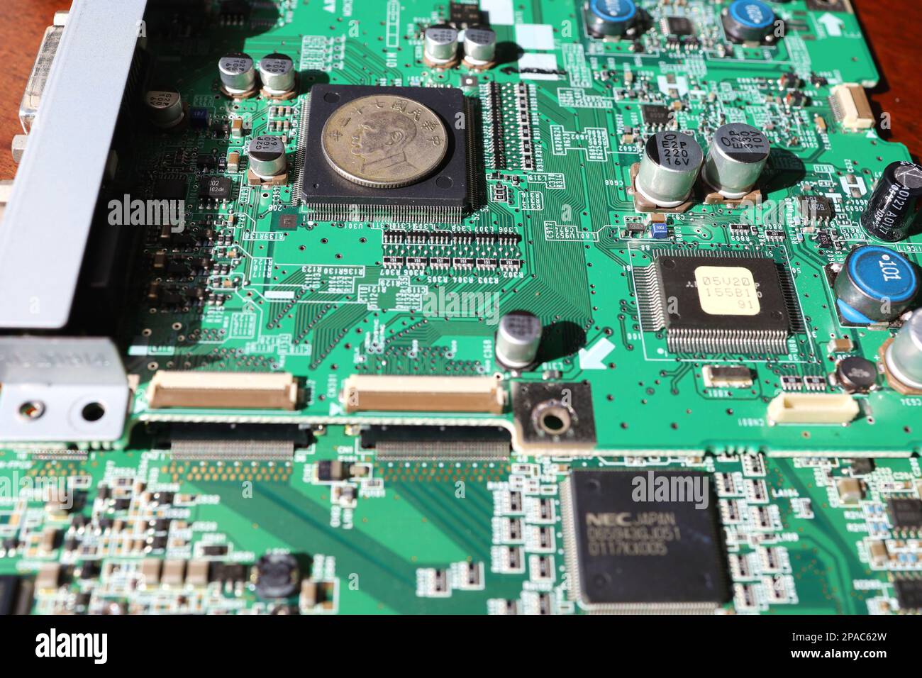 Cartes de circuits imprimés à semi-conducteurs et devises taïwanaises. Banque D'Images
