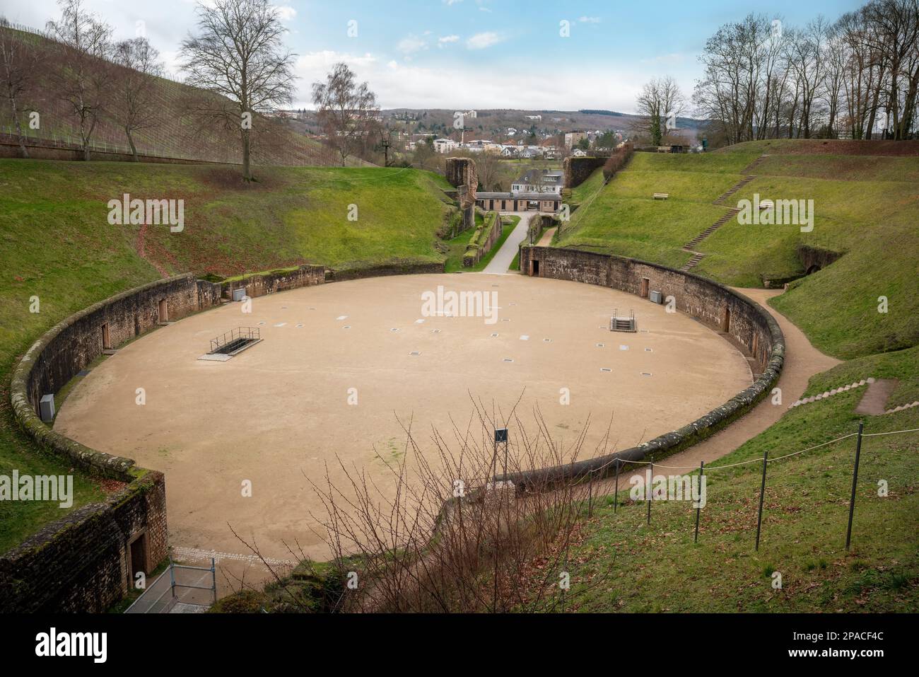 Vue aérienne du Trèves Amphitheatre Arena - ruines romaines anciennes - Trèves, Allemagne Banque D'Images