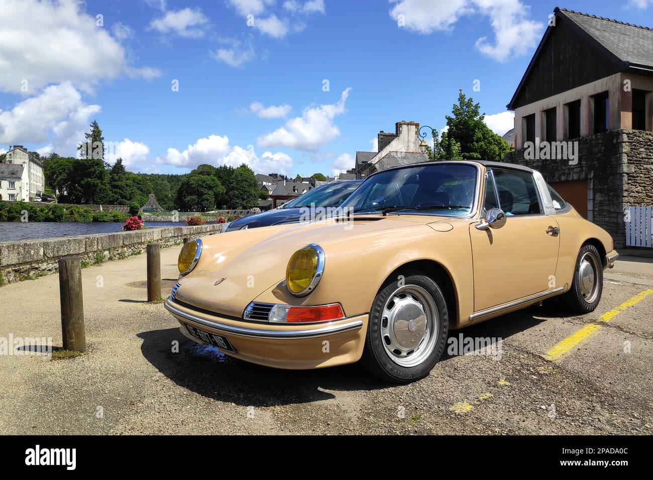Huelgoat, France - 28 juillet 2021 : la Porsche 912 est une voiture de sport de Porsche AG de Stuttgart, Allemagne, produite pour les années modèles 1965 à 1969. T Banque D'Images