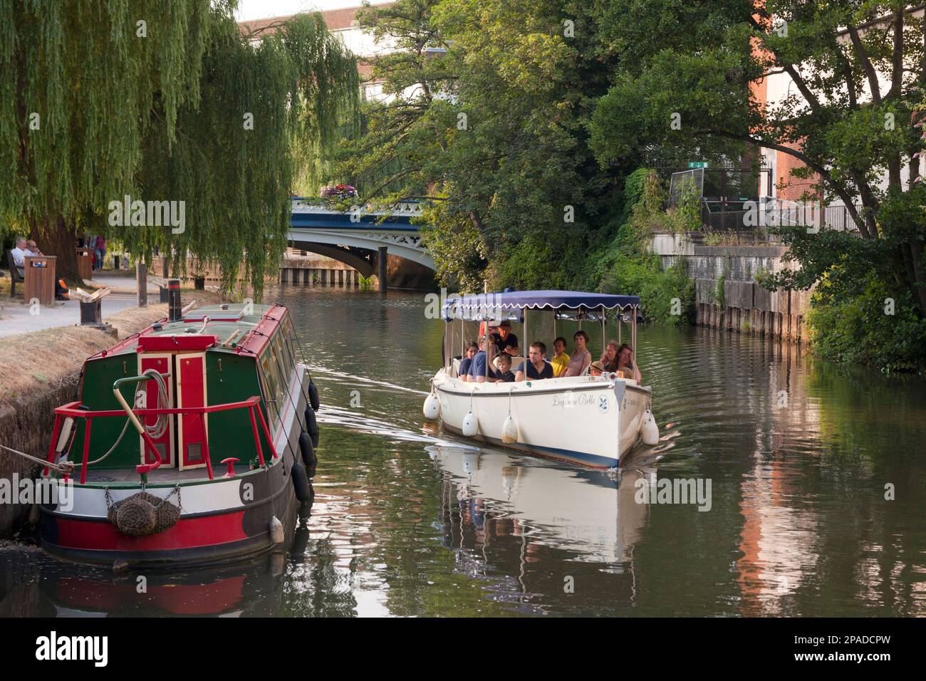 Bateaux sur la Wey navigation à Guildford, Surrey, Angleterre Banque D'Images
