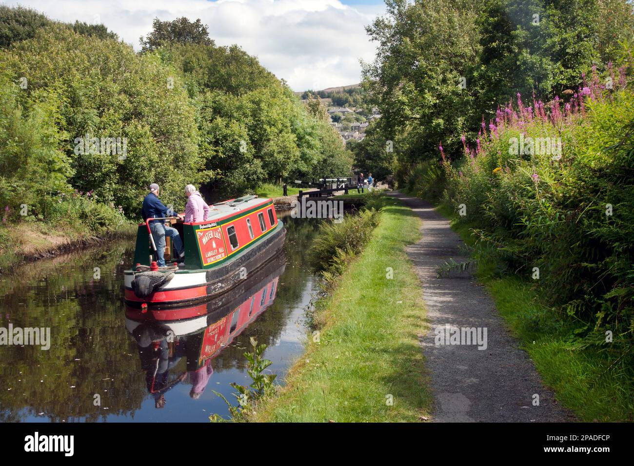 Bateaux sur le canal étroit de Huddersfield Marsden jusqu'à Slaithwaite End, West Yorkshire Banque D'Images