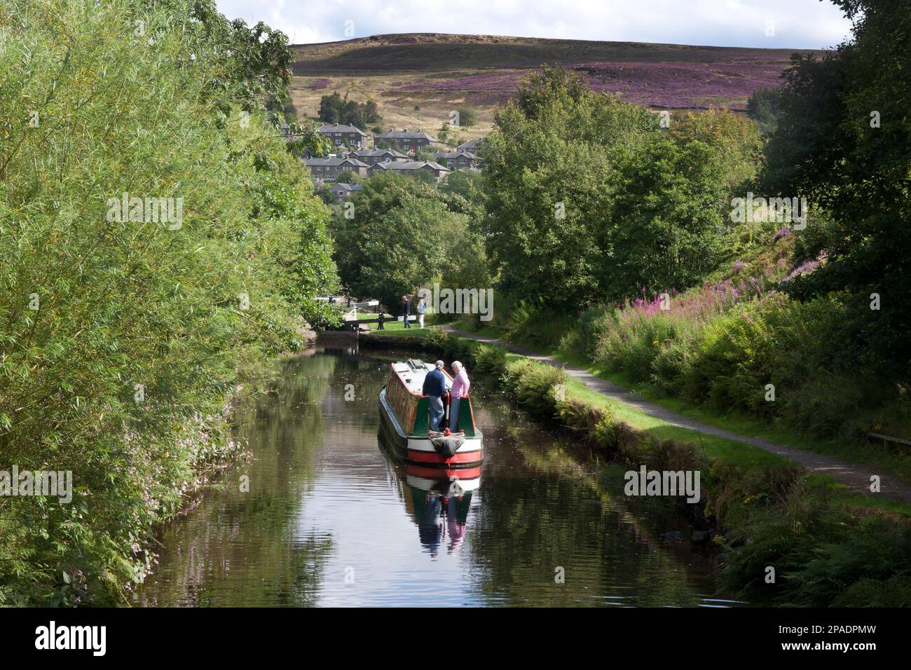 Bateaux sur le canal étroit de Huddersfield Marsden jusqu'à Slaithwaite End, West Yorkshire Banque D'Images
