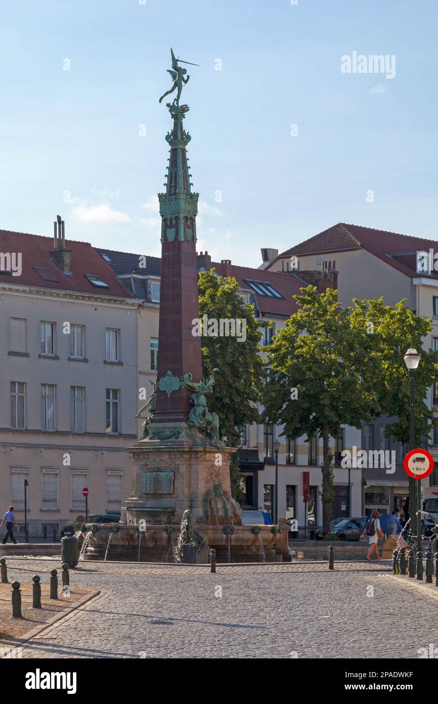 Bruxelles, Belgique - 03 juillet 2019 : la fontaine d'Anspach est un monument éclectique érigé en 1897 au centre de la place de Brouckère en hommage à J Banque D'Images