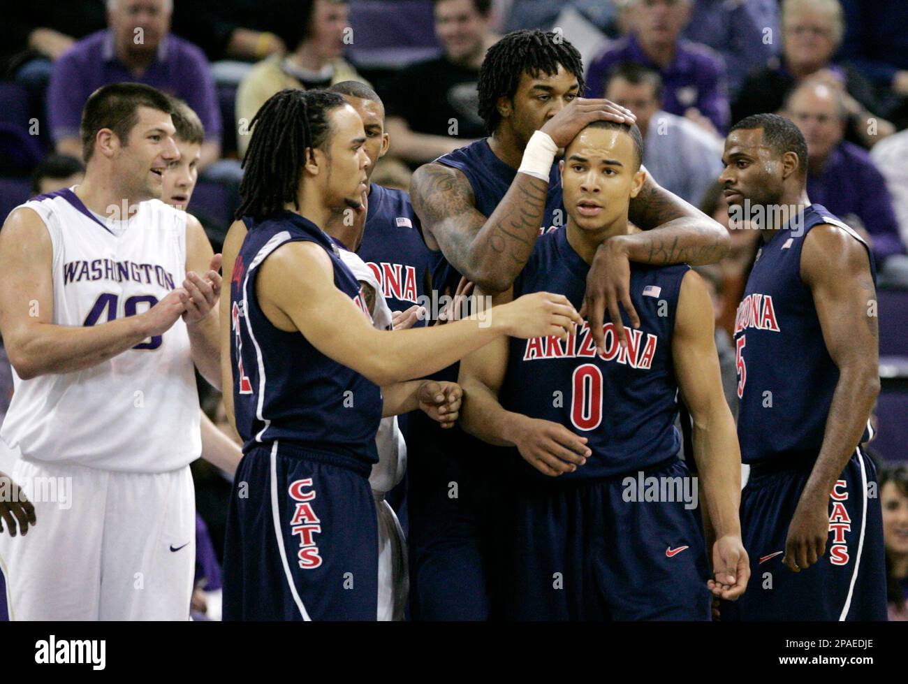 Arizona's Jerryd Bayless (0) get attention from teammates after being fouled by a Washington player in the first half of a basketball game Thursday, Feb. 21, 2008, in Seattle. (AP Photo/Elaine Thompson) Banque D'Images