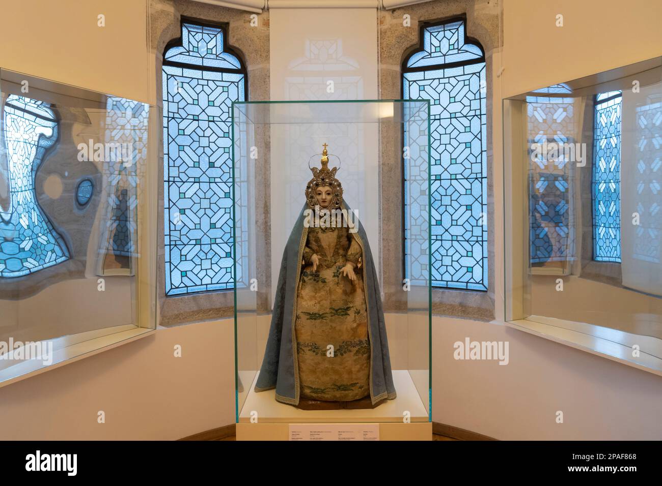Figure catalane de la Vierge Marie exposée à El Museo de los Caminos dans le Palais épiscopal d'Astorga, Leon, Espagne. Le musée, le long de la Cami Banque D'Images