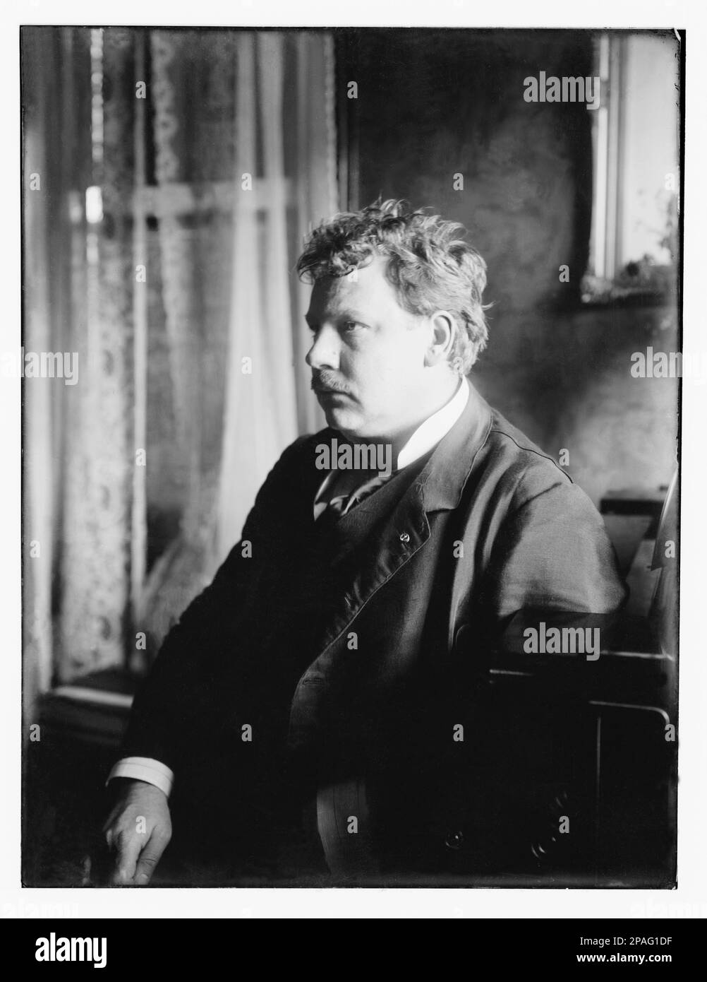 1909 , 16 novembre , New York , Etats-Unis : le chanteur d'opéra autrichien-tchèque tenore LEO SLEZAK ( 1873 - 1946 ) . À partir de 1901, il a été membre permanent de l'ensemble de l'Opéra de Vienne et a commencé une carrière mondiale énorme. En 1909, il a conclu un contrat de trois ans au Metropolitan Opera de New York. Là, il a eu un grand succès en tant que chanteur de Wagner et Verdi. Il était le plus célèbre Otello de son temps, et a joué le rôle à l'Opéra métropolitain avec Arturo Toscanini dirigeant. En 1932, Slezak commence à jouer des pièces dans le cinéma allemand. Là, il a joué des rôles humoristiques, mais surtout il a chanté. Certains de ces Mo Banque D'Images