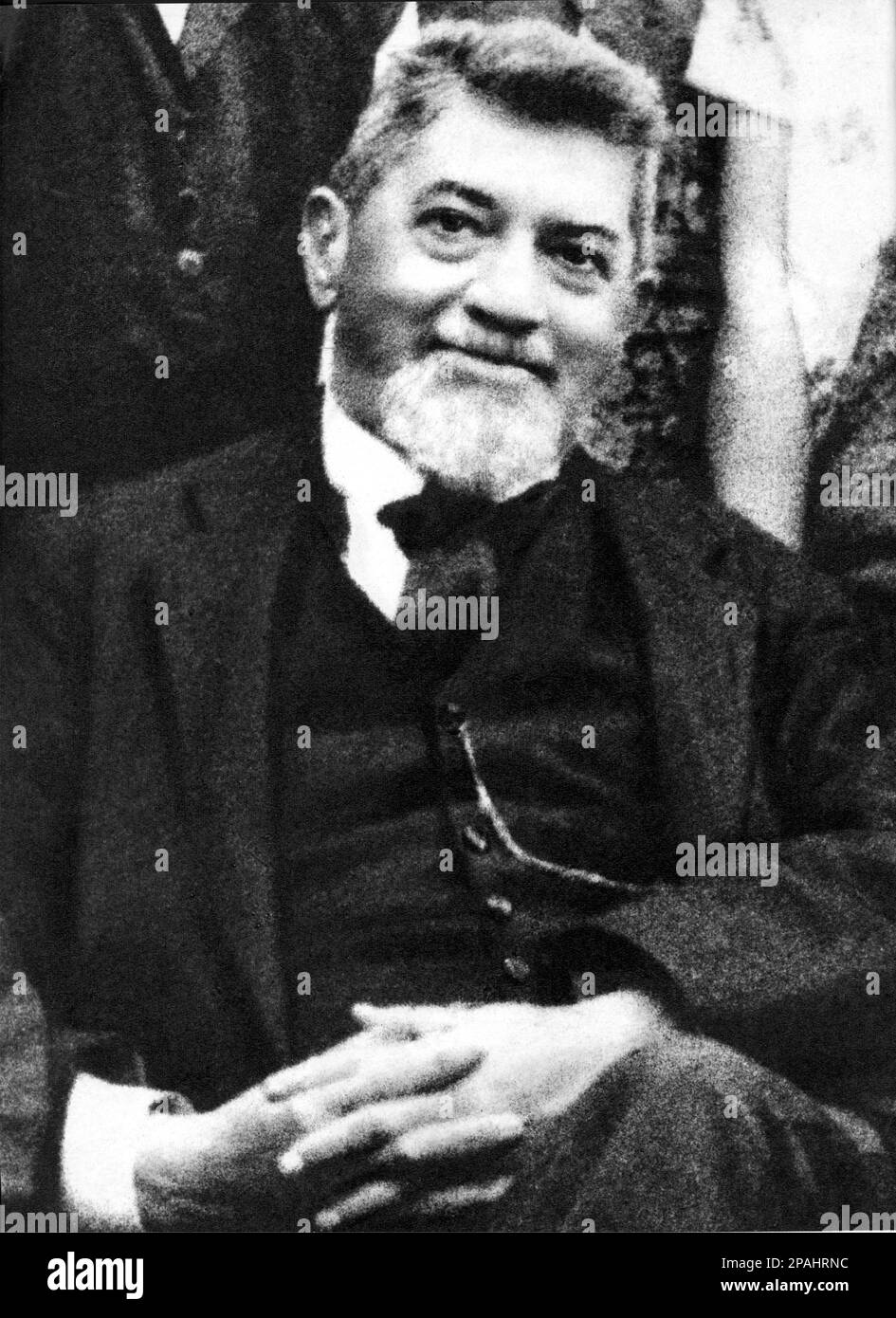 Le politicien socialiste italien, sociologue et poète FILIPPO TURATI ( 1857 – 1932 ) , Amant du socialiste Anna Kulischov - Partito Socialista Rivoluzionario Italiano - POLICO - POLITICA - PSI - POLITIQUE - SOCIALISTE - SOCIALISMO - SOCIALISME - foto storiche - foto storica - moustache - portrait - ritratto - lentille - cravatta - cravate - barbe - barba - ANTIFASCISTA - ANTIFASCISMO --- Archivio GBB Banque D'Images