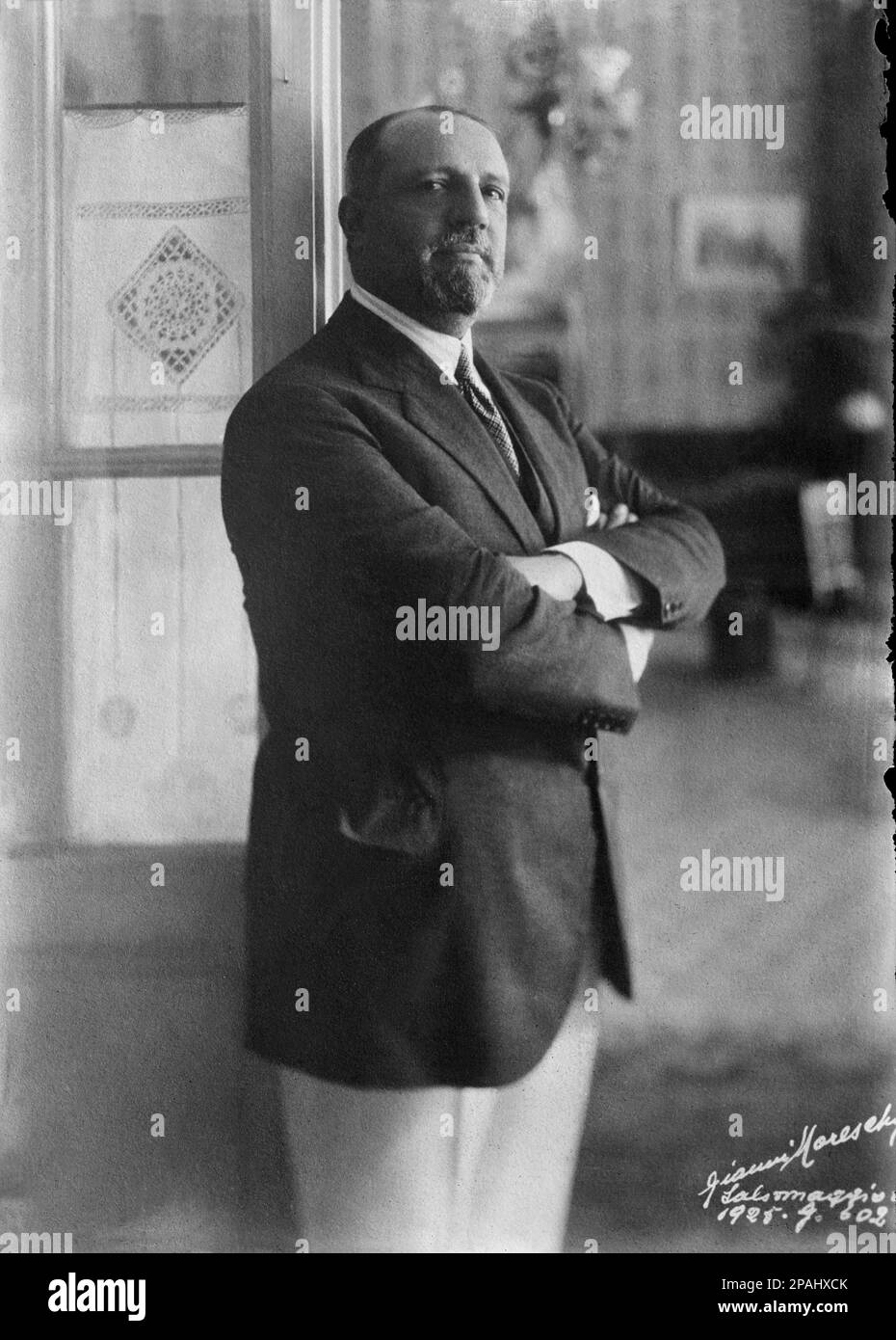 1925 , Salsomaggiore terme , Parme , ITALIE : le comte italien GIUSEPPE VOLPI di MISURATA ( 1877 - 1947 ) , responsable de la dette commerciale avec l'Italie et les Etats-Unis . Photo de Gianni Maresca , Salsomaggiore - Nobilta' italiana - noblesse - ritratto - portrait - barbe - barba - collier - colletto - cravate - cravatta - conte - FASCISMO - FASCISTA - FASCISTE - FASCISME - INDUSTRIEL - ARCHIO - POLITICA - POLITIC - POLITICIEN ----- GBB POLITIST Banque D'Images