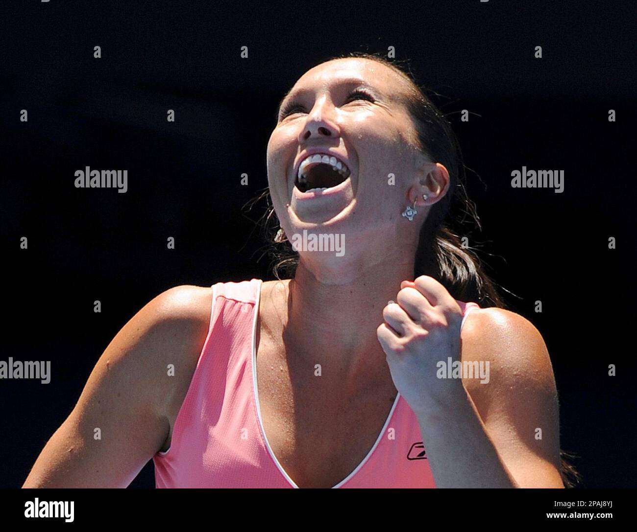 Serbia's Jelena Jankovic celebrates after beating Serena Williams of the United States during their Women's singles quarter final match at the Australian Open tennis tournament in Melbourne, Australia, Tuesday, Jan. 22, 2008. (AP Photo/Rob Griffith) Banque D'Images