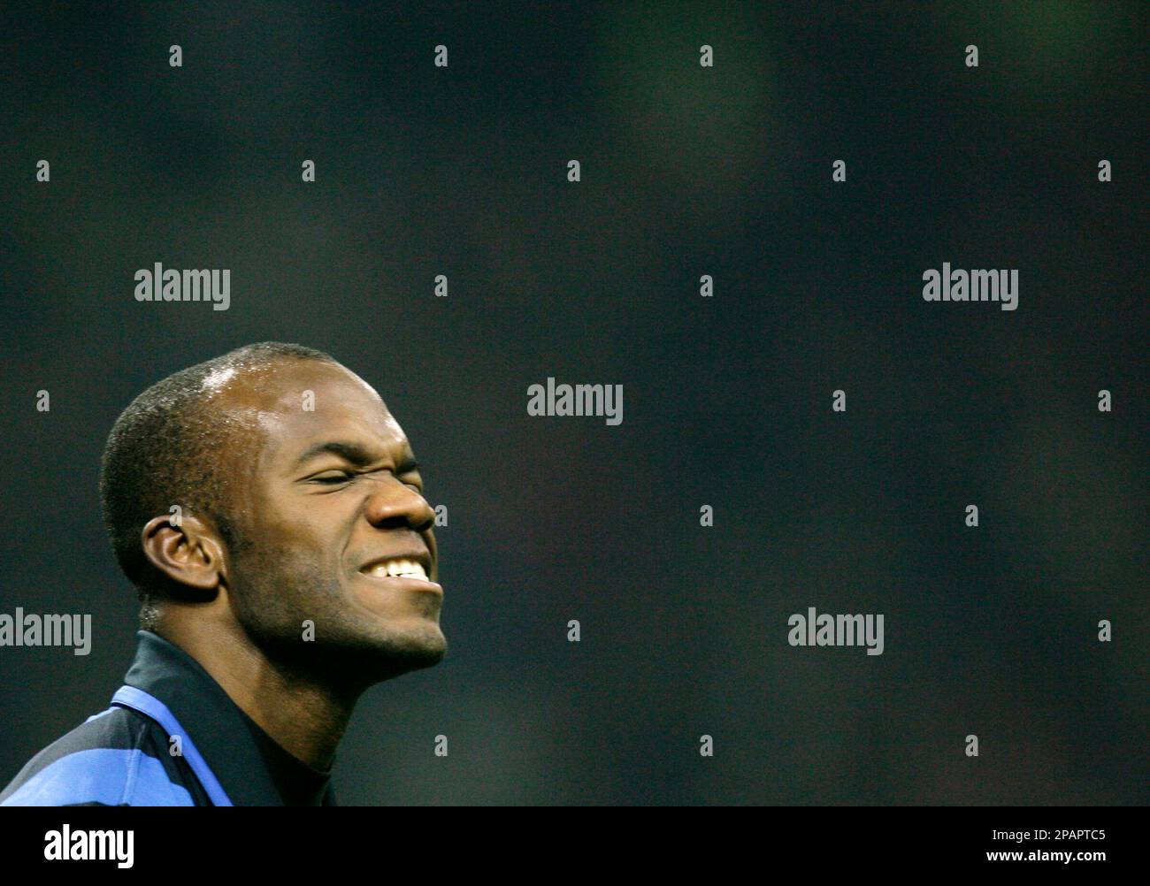 Inter Milan forward David Suazo from Honduras celebrates after scoring agaist Lazio during an Italian major league soccer match at the San Siro stadium in Milan, Italy, Wednesday, Dec.5, 2007. (AP Photo/Luca Bruno) Banque D'Images
