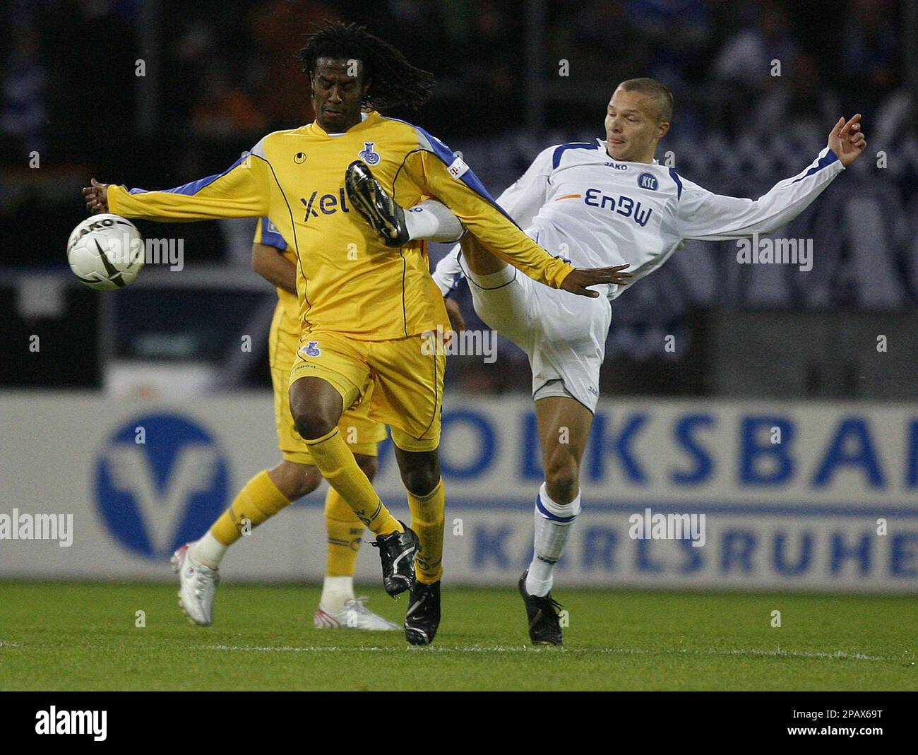 Roque Junior of Duisburg is on the ball during the Bundesliga match MSV  Duisburg v 1.FC Nuremberg at MSV Arena stadium of Duisburg, Germany, 02  December 2007. Diosburg won the match 1-0.