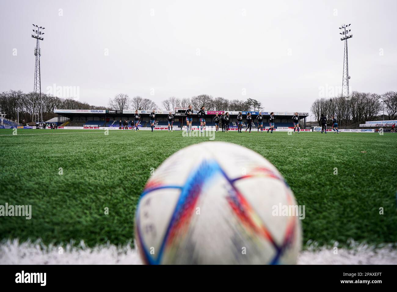 Velsen-Zuid - vue d'ensemble du stade pendant le match entre Telstar V1 et Feyenoord V1 à BUKO Stadion le 12 mars 2023 à Velsen-Zuid, pays-Bas. (Box to Box Pictures/Yannick Verhoeven) Credit: Box to Box Pictures/Alay Live News Credit: Box to Box Pictures/Alay Live News Banque D'Images