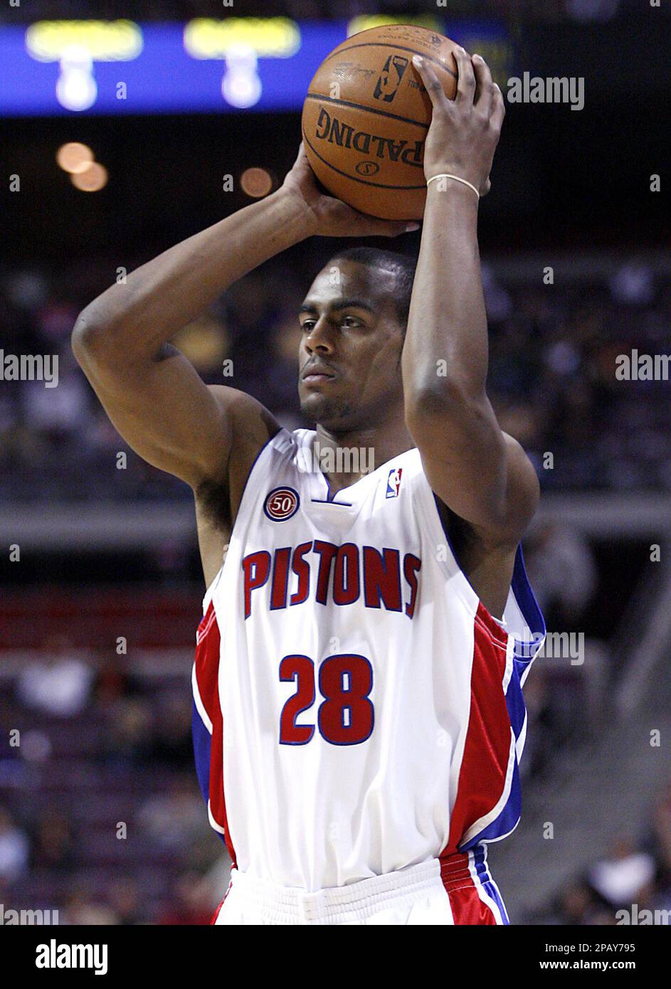 ** ADVANCE FOR WEEKEND EDITIONS, OCT. 27-28 **Detroit Pistons guard Arron Affalo, (28) handles the ball during their preseason basketball game against the Washington Wizards at the Palace of Auburn Hills in Auburn Hills, Mich, on Wednesday, Oct. 24, 2007. (AP Photo/Gary Malerba) Banque D'Images