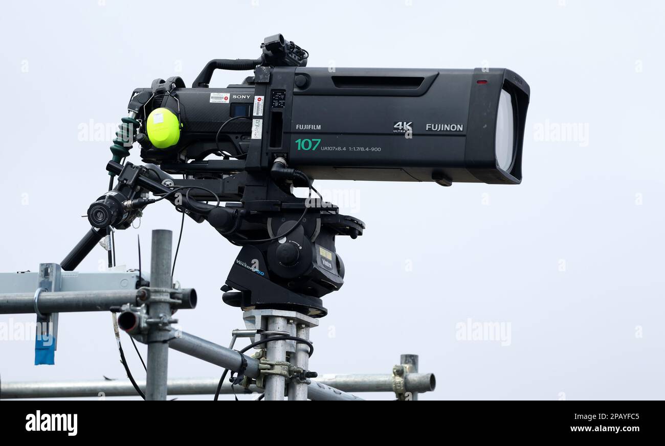 Vue générale d'une caméra TV à Kingsmeadow, Londres. Date de la photo: Dimanche 12 mars 2023. Banque D'Images