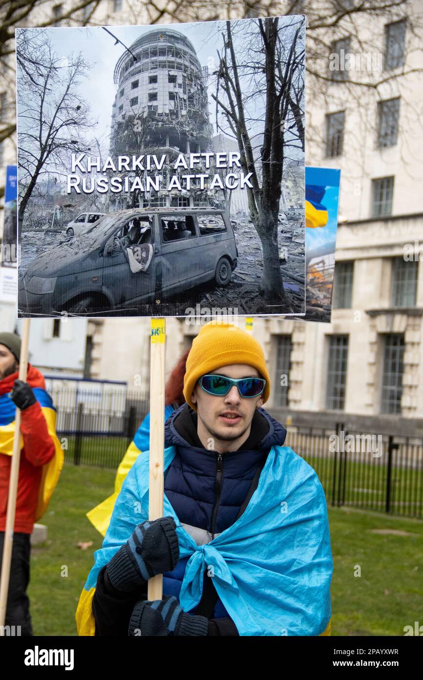 Londres, Royaume-Uni - 11 mars 2023 : des dizaines d'Ukraniens et de Britanniques se sont rassemblés pour protester en demandant au gouvernement britannique de soutenir les Ukraniens avec davantage d'armes et d'armes. Credit: Sinai Noor/Alay Live News Banque D'Images