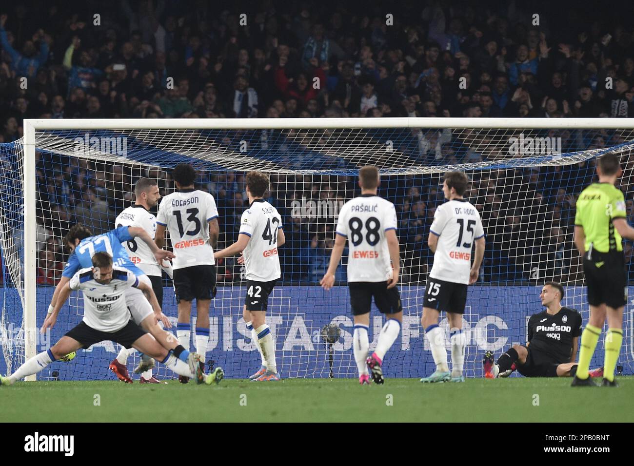 Khvicha Kvaratskhelia de SSC Napoli a marqué le but 1-0 pendant la série Un match entre SSC Napoli et Atalanta BC au stade Diego Armando Maradona crédit: Live Media Publishing Group/Alay Live News Banque D'Images