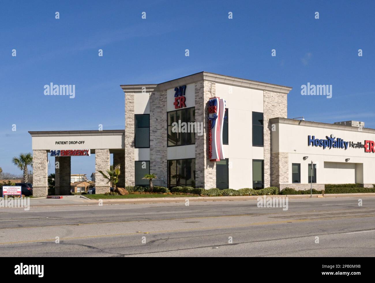 Galveston, Texas, États-Unis - février 2023 : vue extérieure avant du centre d'urgence Hospitality Health sur le front de mer de Galveston Banque D'Images