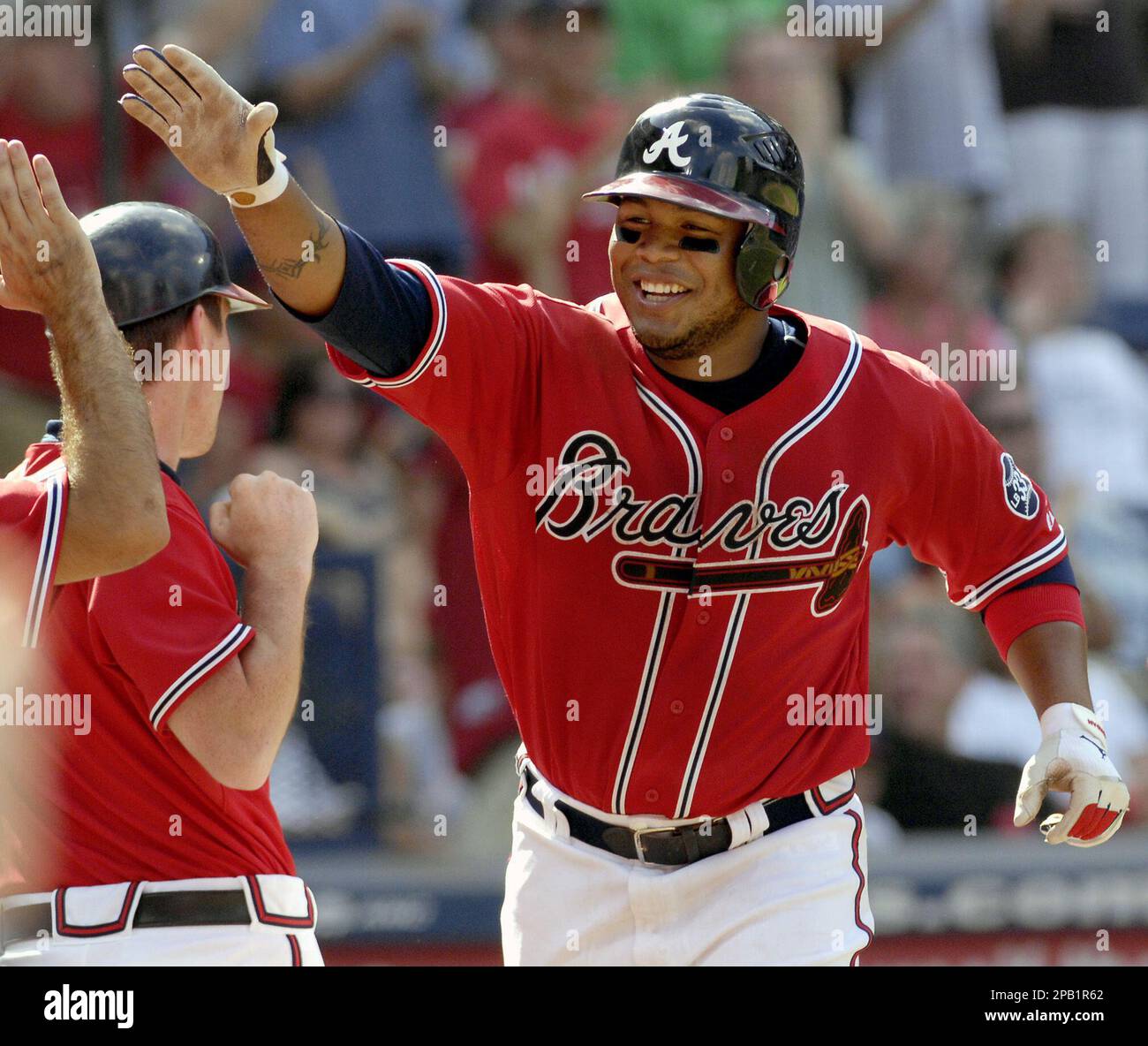 Atlanta Braves' Andruw Jones celebrates as he scores the go-ahead run against the Milwaukee Brewers, in this Sept. 23, 2007 file photo, in Atlanta. The Atlanta Braves are cutting ties with Jones, saying they can't afford to keep the perennial Gold Glove center fielder who's spent his entire career with the organization. (AP Photo/Gregory Smith,file) Banque D'Images