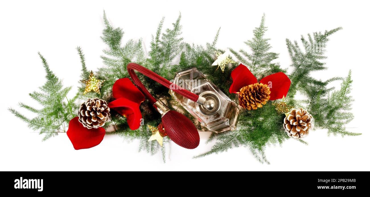 Banderole décorative de Noël avec parfum de parfum et pétales de rose Panorama Isolé sur fond blanc Banque D'Images