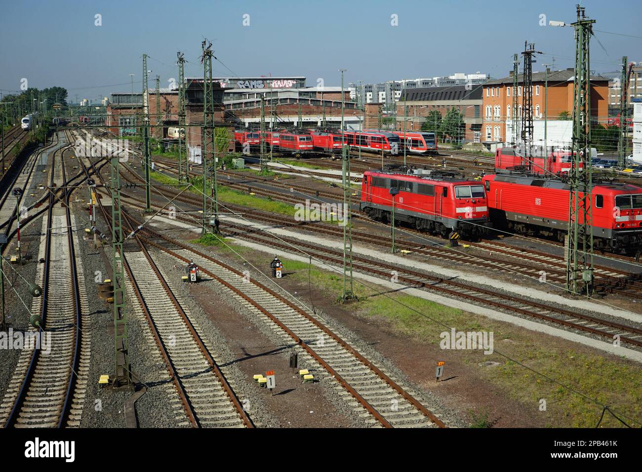 Dépôt BH1, tablier à chenilles, vue du pont Camberger, Camberger Straße, gare centrale de Francfort, Francfort, gare terminale, Allemagne, Europe Banque D'Images Dépôt BH1, tablier à chenilles, vue du pont Camberger, Camberger Straße, gare centrale de Francfort, Francfort, gare terminale, Allemagne, Europe Banque D'Images