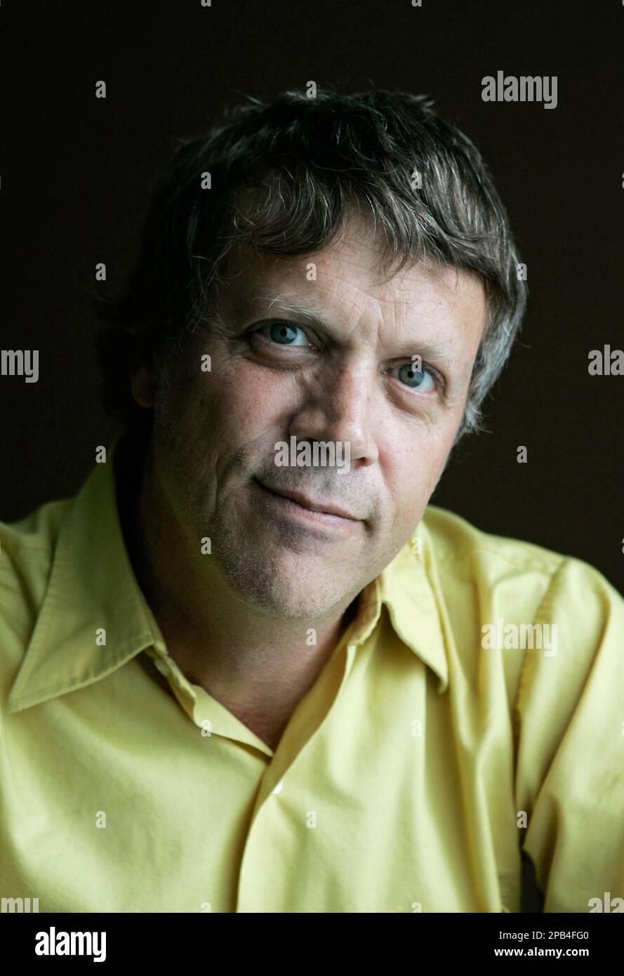 Director Todd Haynes poses during the Toronto International Film Festival in Toronto, Tuesday, Sept. 11, 2007. In his film, "I'm Not There," different actors -- including Cate Blanchett, Richard Gere, Heath Ledger and Christian Bale -- play incarnations of Dylan at various phases of his public and private life(AP Photo/Carolyn Kaster) Banque D'Images