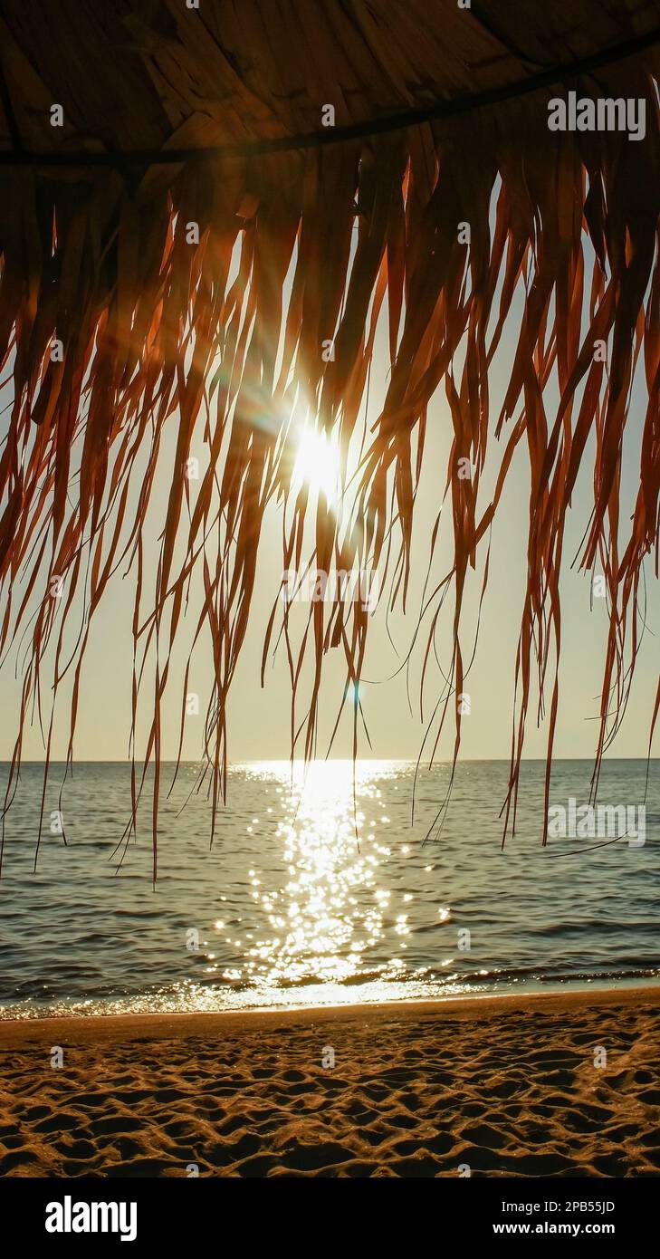 Coucher de soleil vue sur la mer Egée Lemnos ou Limnos île Grèce idéal pour des vacances d'été Banque D'Images