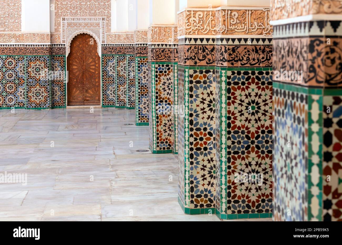 Magnifique carrelage typiquement marocain dans le Madrasa - Marocco Banque D'Images