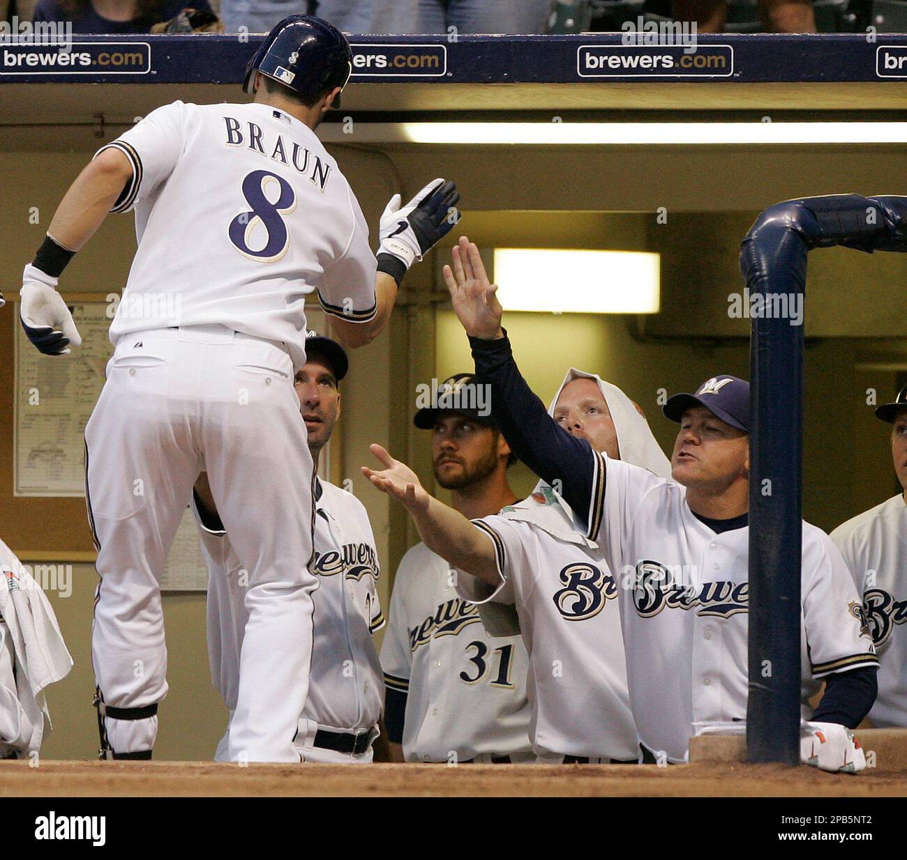 Milwaukee Brewers manager Ned Yost, from right, Kevin Mench, Dave Bush (31) and Dale Sveum congratulate Ryan Braun (8) on his home run during the first inning of a baseball game against the Houston Astros Tuesday, Sept. 4, 2007, in Milwaukee. (AP Photo/Morry Gash) Banque D'Images