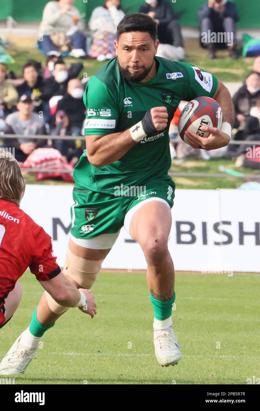 Sagamihara, Japon. 12th mars 2023. Mitsubishi Heavy Industries Sagamihara Dynaboars centre Curtis Rona porte le ballon pendant le match de rugby au Japon un match contre les aigles Canon de Yokohama à Sagamihara, banlieue de Tokyo, dimanche, 12 mars 2023. Les aigles ont vaincu Dynaboars 41-21. Credit: Yoshio Tsunoda/AFLO/Alay Live News Banque D'Images